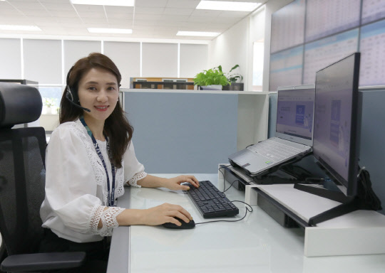 삼성전자서비스 상담사가 고객 상담을 진행하고 있다. <삼성전자서비스 제공>